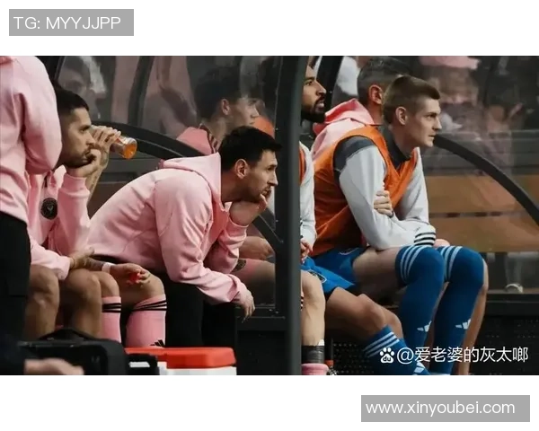 足球明星幽默调侃中国足球现状引发热议球迷反应各异