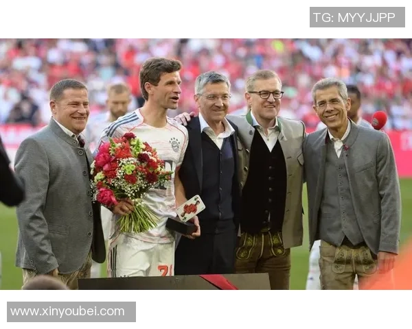 足球明星穆勒精彩头球瞬间回顾展现其在赛场上的非凡技艺与魅力